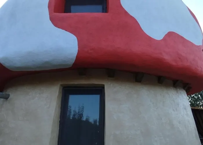 приказната къщичка на смърфовете Villa Krayni Dol